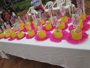Typical girl birthday party table center pieces/guest gifts. 
